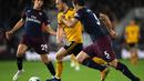 Aksi pemain Wolves, Diogo Jota pada laga lanjutan Premier League yang berlangsung di Stadion Molineux, Wolverhampton, Kamis (25/4). Arsenal kalah 1-3 kontra Wolves. (AFP/Paul Ellis)