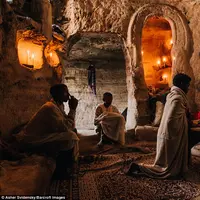 Gereja Kuno di puncak salah satu bukit di Ethiopia. (Asher Svidensky/Barcroft Images)