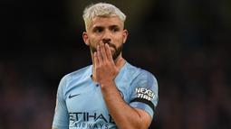 2. Sergio Aguero (Argentina) - Masih terus bertambah koleksi golnya kini sudah mencapai 164 gol dari 239 laga bersama Manchester City. (Photo by Oli SCARFF / AFP)