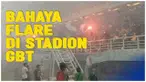 Laga Persebaya Vs Persibo terhenti akibat adanya flare di tengah pertandingan