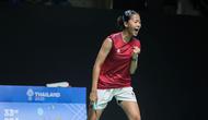 Tunggal putri Indonesia Putri Kusuma Wardani atau Putri KW mengalahkan wakil Myanmar Thet Htar Thuzar pada partai pertama perempat final cabang bulu tangkis nomor beregu SEA Games 2025 di Thamasat Rangsit Gymnasium 4, Minggu (7/12). (foto: PBSI)