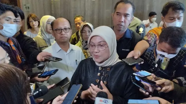 Menaker Ida Fauziyah mendaftarkan diri sebagai bakal calon legislatif (caleg) melalui Partai Kebangkitan Bangsa (PKB).