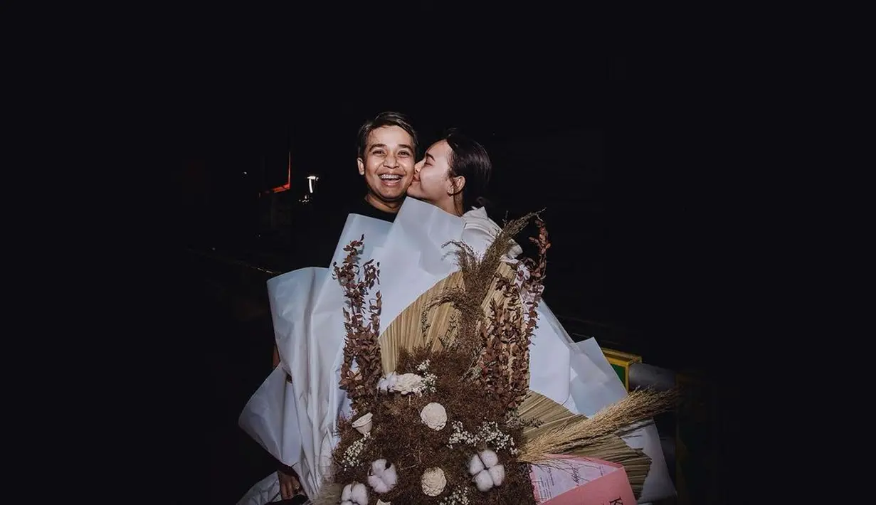 "Kalau ngomongin masalah kedewasaan sih itu nggak kepatok di umur sebenarnya. Gue pribadi, dengan umur gue yang sekarang kepala 3, berusaha untuk menjadi lebih baik lagi," ungkap Billy Syahputra, Rabu (20/1/2021). (Instagram/bilsky16)