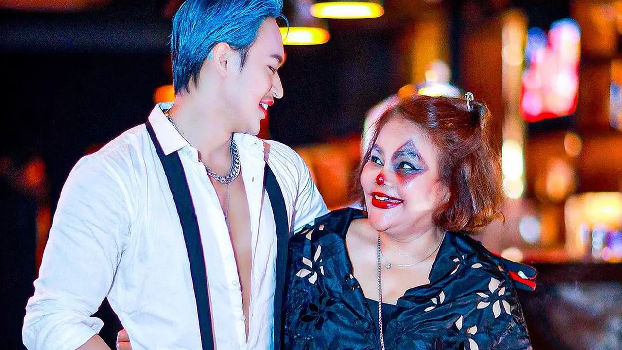 6 Potret Mesra Eva Manurung dan Pacar Brondong, Lebih Muda 6 Tahun dari Virgoun