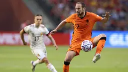 Daley Blind merupakan pemain dengan caps terbanyak di Timnas Belanda, yaitu 94 caps. Ia pernah berseragam Manchester United setelah diboyong dari Ajax Amsterdam pada tahun 2014. Bersama Setan Merah, Blind berhasil memenangi banyak gelar bergengsi. (AFP/Kenzo Tribouillard)