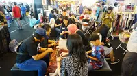 Ingin bisa belanja barang bermerek dengan harga murah, sekaligus membantu para penderita kanker? Simak di sini.