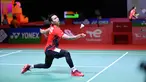 Tunggal putra Indonesia Jonatan Christie mengembalikan kok ke arah pemain India Srikanth Kidambi pada babak 16 besar Indonesia Masters 2021 di Bali International Convention Centre & Westin Resort, Kamis (18/11/2021). Jojo, sapaan akrab Jonatan Christie, kalah 21-13, 18-21 dan 15-21. (HUMAS PP PBSI)