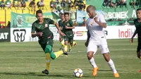 Duel PS Tira vs Persebaya di Stadion Sultan Agung, Bantul, Jumat (13/4/2018). (Bola.com/Ronald Seger Prabowo)