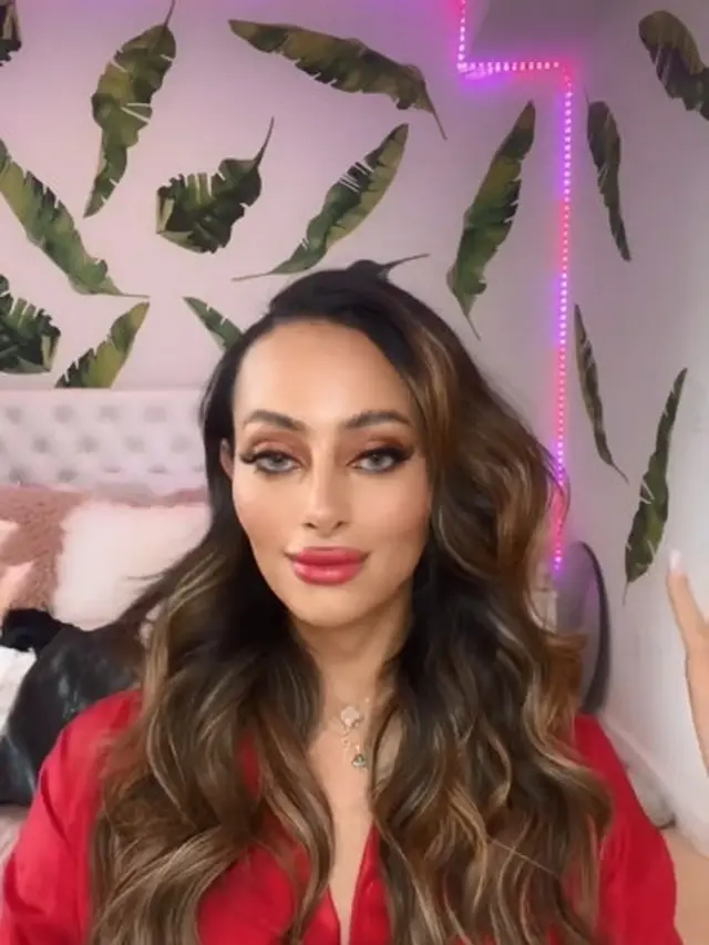Sosok Emira D'Spain, Model Transgender Kulit Hitam Pertama Victoria's Secret