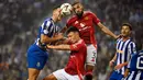 Hingga akhir babak pertama skor imbang 2-2 tidak berubah. (MIGUEL RIOPA/AFP)
