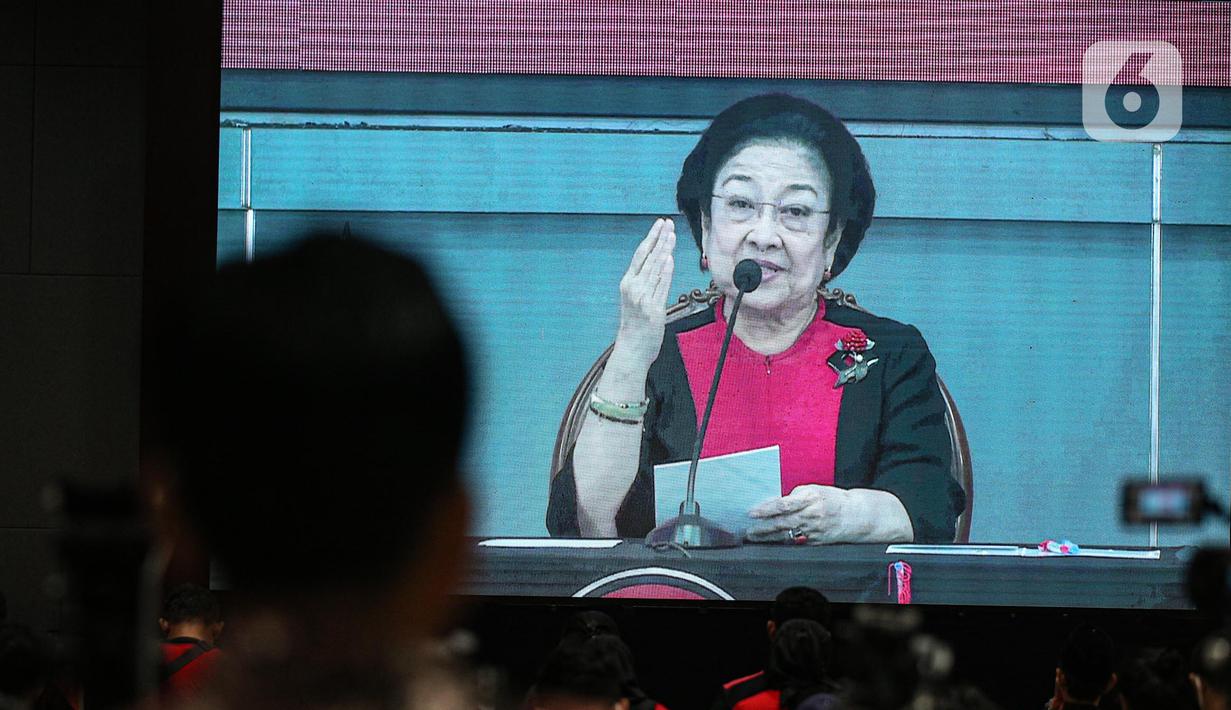 Ketua Umum PDIP Megawati Soekarnoputri menyampaikan arahan serta membuka Rakernas II PDIP di Jakarta, Selasa (21/6/2022). Rakernas PDIP kali ini mengusung tema 'Desa Kuat, Indonesia Maju dan Berdaulat'. (Liputan6.com/Faizal Fanani)