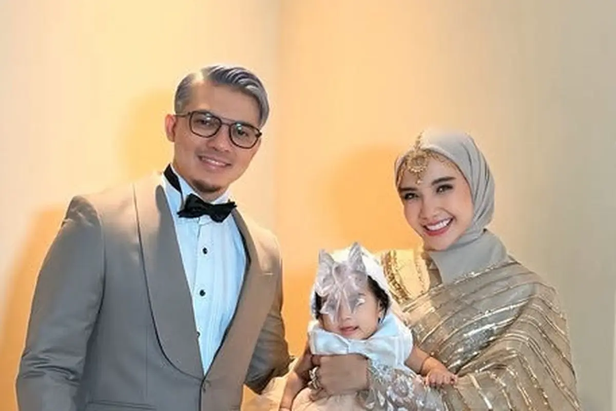 Gaya Zaskia Sungkar kenakan pakaian India saat kondangan