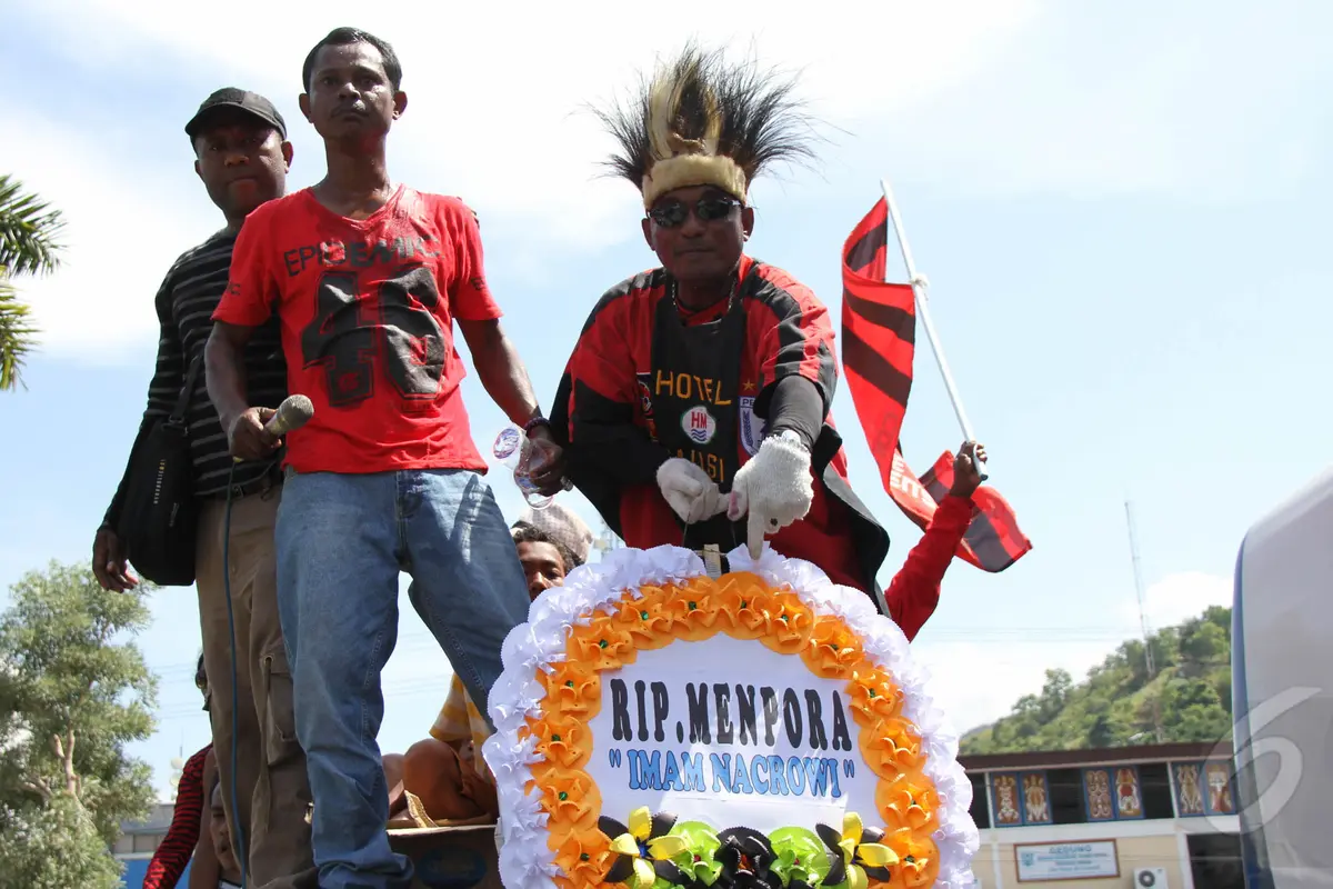 Ratusan Persipura Mania Tuntut Menpora dan BOPI