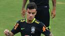Gelandang Brasil, Philippe Coutinho, saat mengikuti sesi latihan jelang laga kualifikasi piala dunia 2018 di Barranquilla, Kolombia, Senin (4/9/2017). Brasil akan berhadapan dengan Kolombia. (AFP/Luis Acosta)
