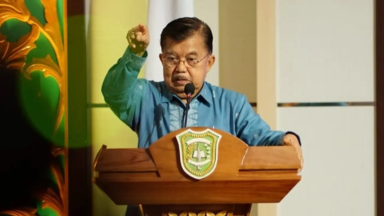 Jusuf Kalla memberikan pidato dalam pelantikan  Badan Kerja Sama Perguruan Tinggi Islam Swasta di Universitas Islam Riau.