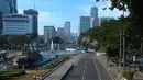 Diperkirakan lebih dari 3,5 juta kendaraan keluar dari Jakarta pada libur Lebaran kali ini. Kondisi ini menghadirkan sisi lain Jakarta yang jarang terlihat. Tampak dalam foto, suasana salah satu ruas jalan di Jakarta, Kamis (19/3/2026) pagi. (Kapanlagi.com/Budy Santoso)