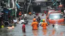 Banjir luapan air laut (rob) kembali terjadi di pesisir Jakarta Utara menyebabkan sekitar delapan titik di kawasan tersebut terendam air. (merdeka.com/Arie Basuki)