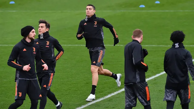 FOTO: Semangatnya Latihan Cristiano Ronaldo Jelang Jumpa Lionel Messi di Liga Champions