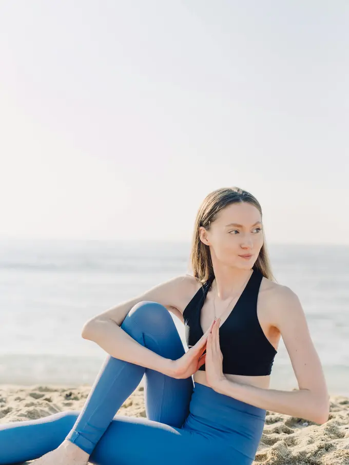 Seated Spinal Twist Gerakan yang Sederhana