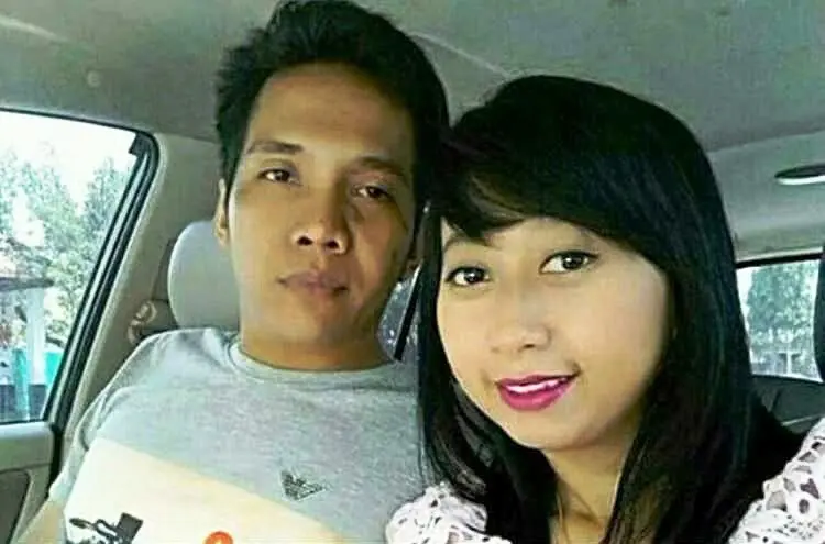 Foto kebersamaan CW dan Asmoro, calon suaminya (Liputan6.com / Nefri Inge)