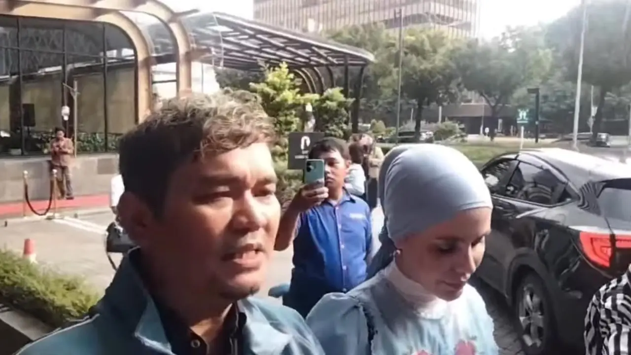 Indra Bekti dan Istri