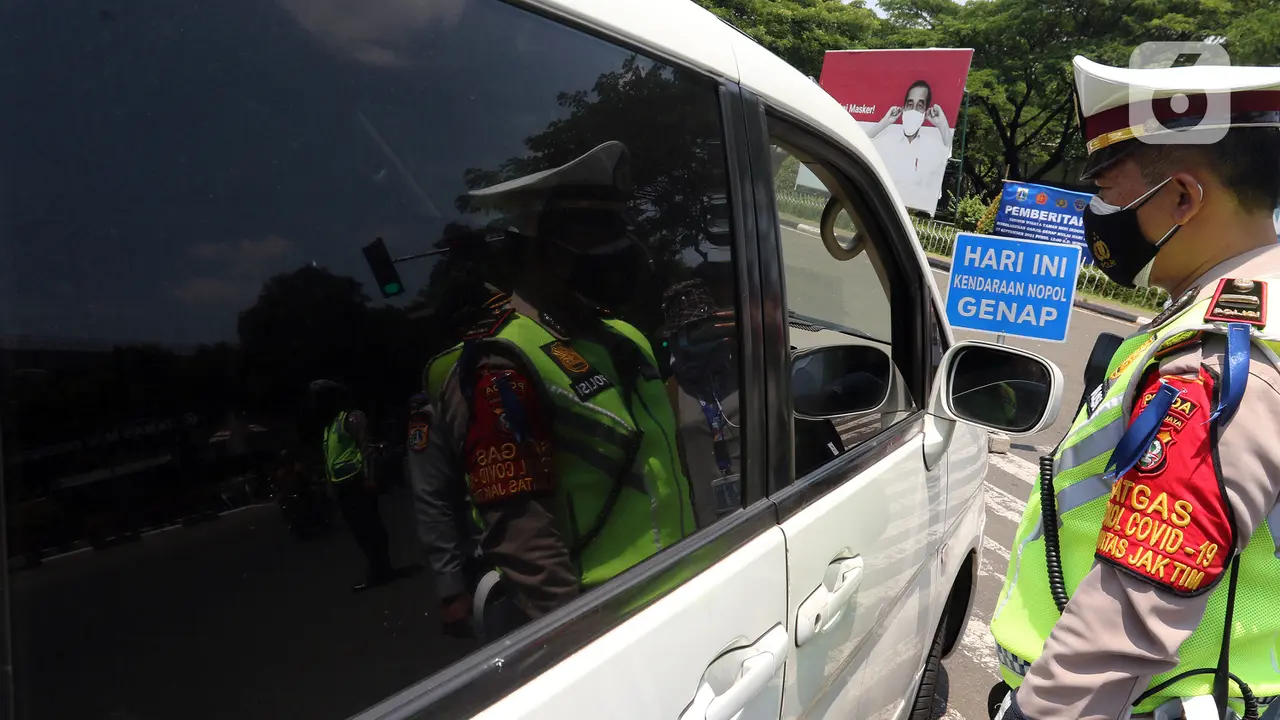 FOTO: Pengendalian Mobilitas Ganjil Genap Pengunjung TMII