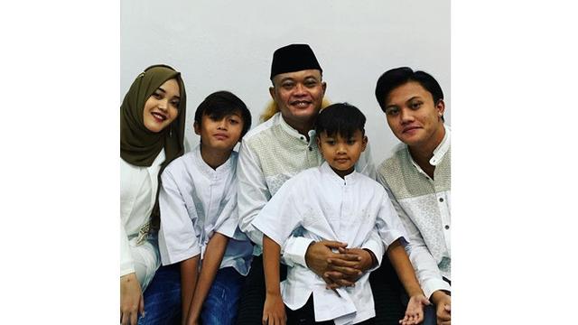 6 Momen Kebersamaan Sule Bareng Anak Bungsunya, Belikan Mainan Seharga Rp 23,7 Juta