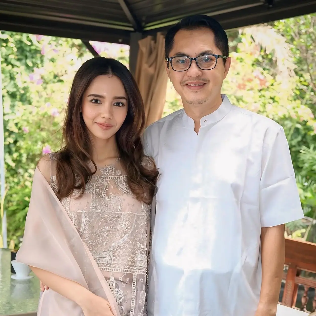 6 Potret Dianda Sabrina dan Sutradara Indrayanto, Terpaut Usia 27 Tahun ...