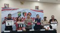 Polres Bandara Soekarno Hatta (Soetta) Tangerang, Banten mengagalkan upaya penyelundupan 125 ribu ekor benih lobster lintas negara melalui kargo.&nbsp; (Liputan6.com/Pramita Tristiawati)