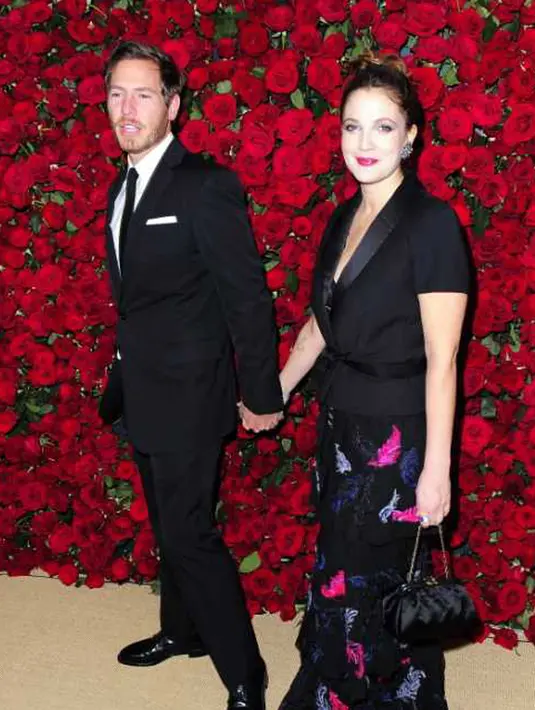 Aktris berusia 40 tahun ini berpacaran dengan Will Kopelman kurang lebih satu tahun ketika Drew mengandung putri pertama mereka. Mereka kemudian menikah pada bulan Juni 2012 di Montecito, California. (Bintang/EPA)