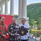 Menteri Koperasi dan UMKM Teten Masduki (tengah) usai rapat di Istana Kepresidenan Jakarta, Senin (25/9/2023). Teten mengatakan, Presiden Jokowi meminta agar platform sosial media dan e-commerce, seperti TikTok dipisahkan (Liputan6.com/ Lizsa Egeham)