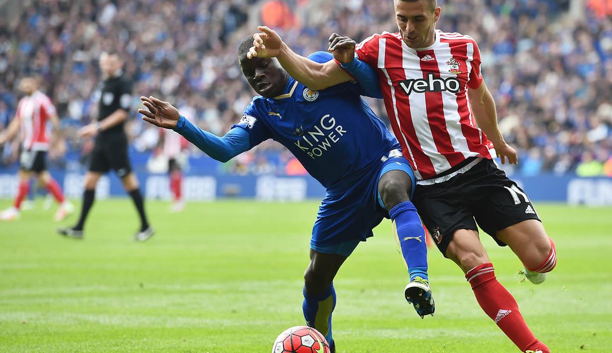 Gaya bermain N’Golo Kante kerap disamakan dengan Claude Makelele yang juga mantan pemain Chelsea dan timnas Prancis. Sehingga tak heran jika fans The Blues menganggap dirinya sebagai “The New Makelele”. (AFP/Ben Stansall)