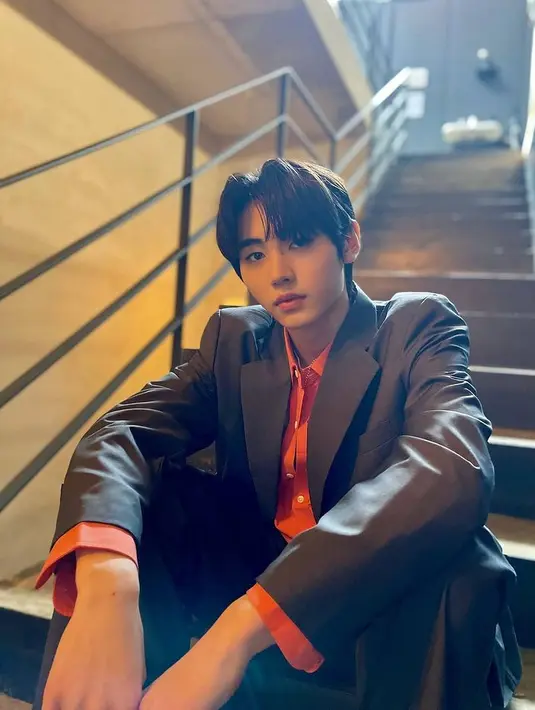 Sunghoon, member Enhypen ini adalah atlet ice skating dan telah berlaga di kejuaraan internasional. Di tahun 2013 ia memenangkan medali perak di kejuaraan tingkat nasional, dan meraih medali emas di 2015 Asian Open Trophy dan 2015 Lombardia Trophy. (Foto: Instagram/sunghoon.enhypen)