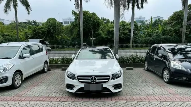 Mobil parkir serakah (Instagram/@markirterus)