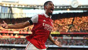 William Saliba. Bek tengah Prancis berusia 21 tahun ini kini memasuki musim ke-4 berseragam Arsenal sejak didatangkan dari Saint-Etienne pada awal musim 2019/2020. Ia didatangkan Unai Emery yang saat itu tengah menjalani musim keduanya bersama Arsenal dengan nilai transfer 30 juta euro atau kini setara Rp470 miliar. (AFP/Glyn Kirk)