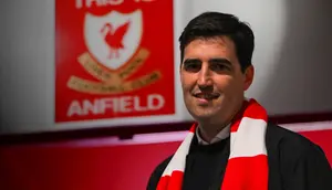 Andoni Iraola dikenalkan sebagai pelatih baru Liverpool. (Official X Liverpool FC)