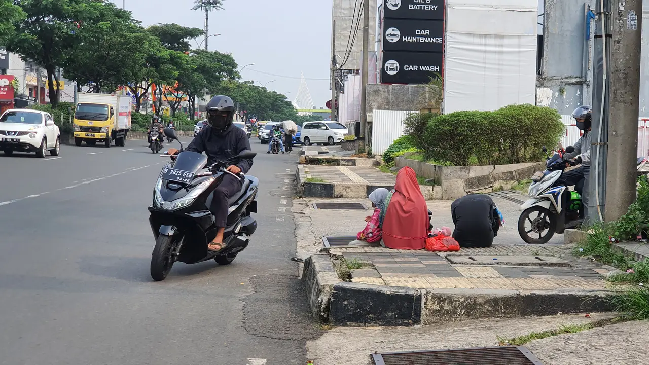 Satuan Polisi Pamong Praja (Satpol PP) Kota Depok mengantisipasi pengemis musiman