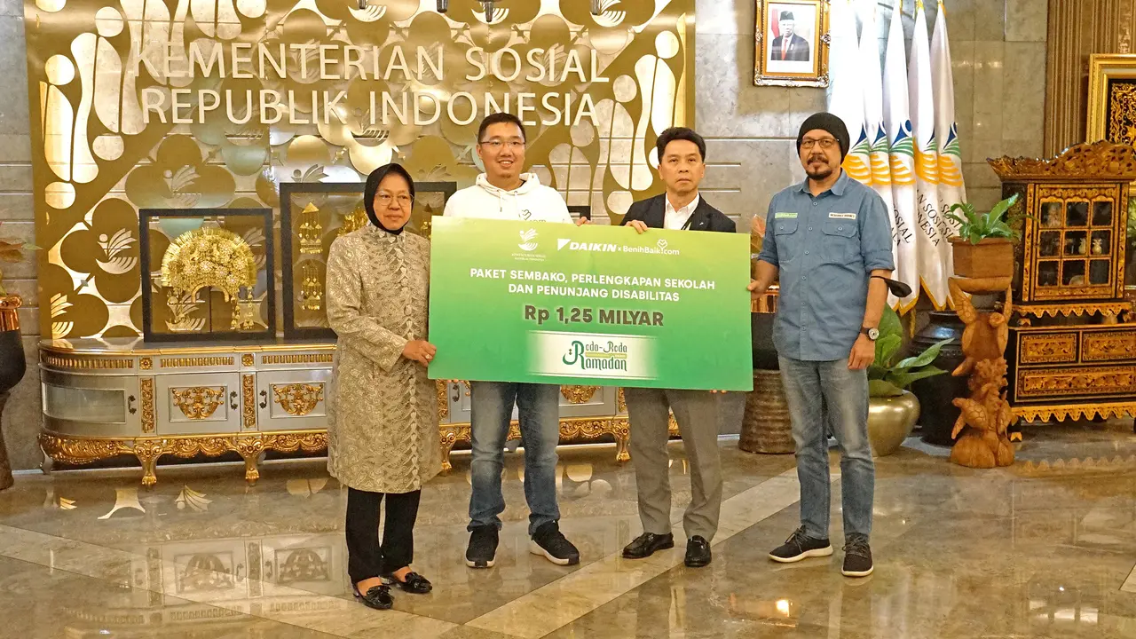 DAIKIN dan BenihBaik.com Temui Mensos Risma, Tegaskan Kesiapan Penyaluran Donasi Rp1,25 Miliar