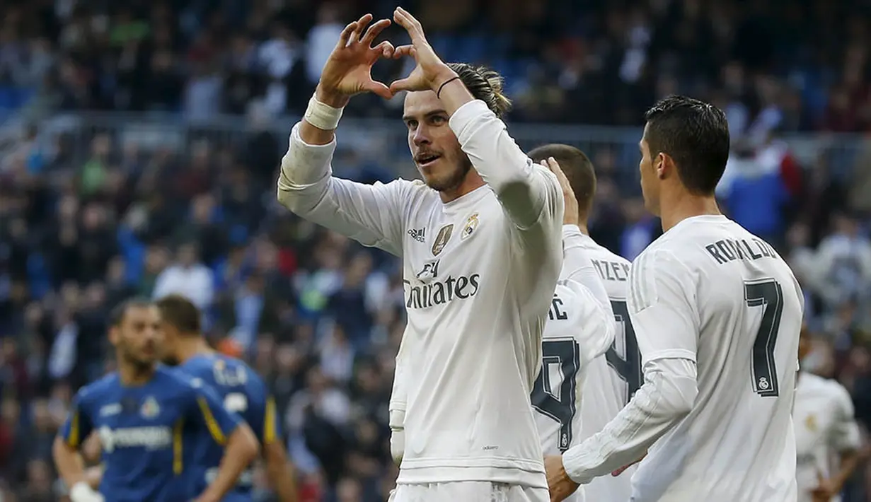 Gelandang Real Madrid, Gareth Bale, merayakan gol yang dicetaknya ke gawang Getafe pada laga La Liga di Stadion Santiago Bernabeu, Spanyol, Sabtu (5/12/2015). (Reuters/Susana Vera)