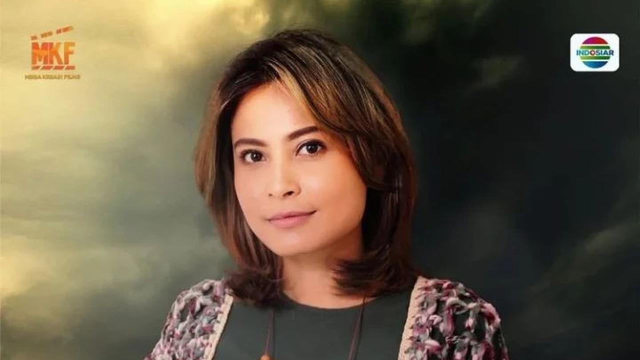 7 Potret Ade Herlina, Presenter yang Kini Main Sinetron Asmara 2 Dunia