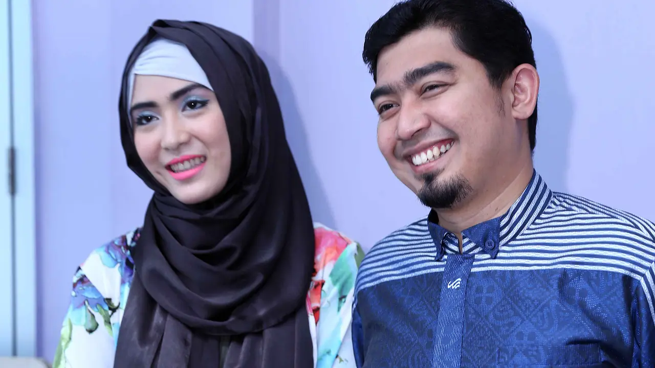 [Bintang] Ustaz Solmed dan April Jasmine