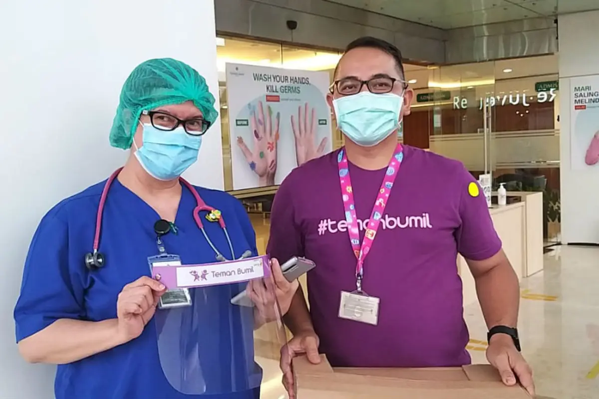 Donasikan 1000 Face Shield, Teman Bumil Bantu Lindungi Bayi dari Penularan COVID-19