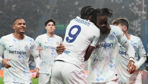 Selebrasi Yann Bisseck dalam laga Sassuolo vs Inter Milan di Liga Italia, Senin (9/2/2026). (Spada/LaPresse via AP)