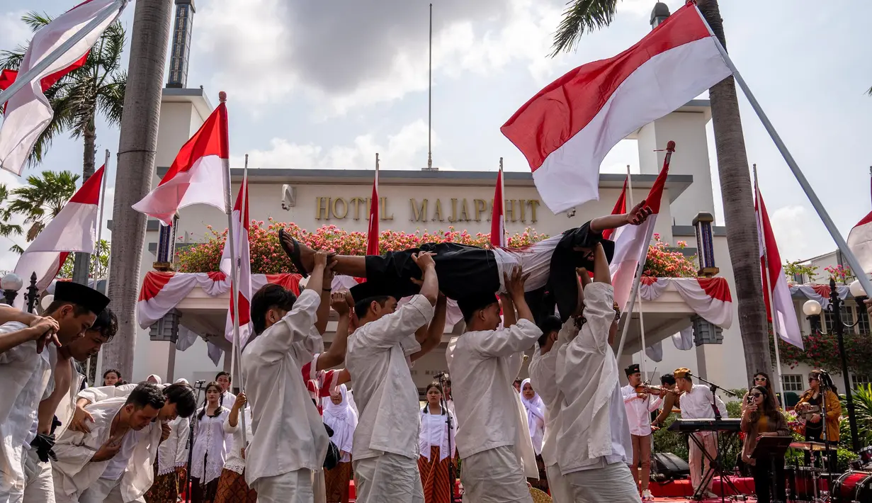 Saat itu, Belanda yang membonceng Sekutu kembali datang ke Indonesia dan mendarat di Surabaya. (JUNI KRISWANTO/AFP)