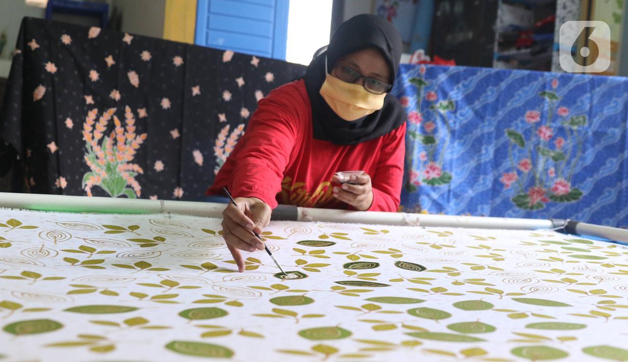 FOTO Mengintip Proses Pembuatan Batik  Tulis Bermotif Khas 