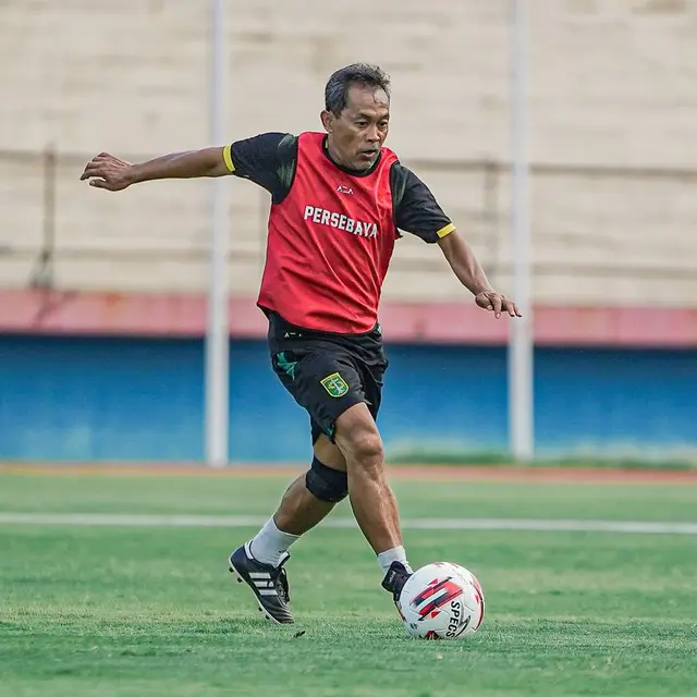 Diperpanjang Kontrak, Ini 5 Aksi Pelatih Aji Santoso saat Latihan Bareng Persebaya