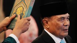 Presiden Prabowo Subianto kembali melakukan reshuffle Kabinet Merah Putih di Istana Kepresidenan Jakarta, Rabu (17/9/2025). Salah satunya melantik Djamari Chaniago sebagai Menteri Koordinator Bidang Politik dan Keamanan (Menko Polkam). (AP Photo/Achmad Ibrahim)