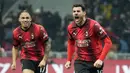 Enam menit menjelang pertandingan berakhir dalam waktu normal, AC Milan menambah keunggulan. Tendangan Theo Hernandez dari luar kotak penalti menyambut umpan Giroud tak mampu dibendung kiper Mile Svilar. (AP Photo/Luca Bruno)
