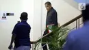Ia juga membantah, Maktour mendapatkan kuota secara berlebihan. Tampak dalam foto, pemilik agen perjalanan haji dan umroh, Maktour Travel, Fuad Hasan Masyhur (kiri) saat akan meninggalkan Gedung Merah Putih Komisi Pemberantasan Korupsi (KPK), Jakarta, Senin (26/1/2025). (Liputan6.com/Helmi Fithriansyah)