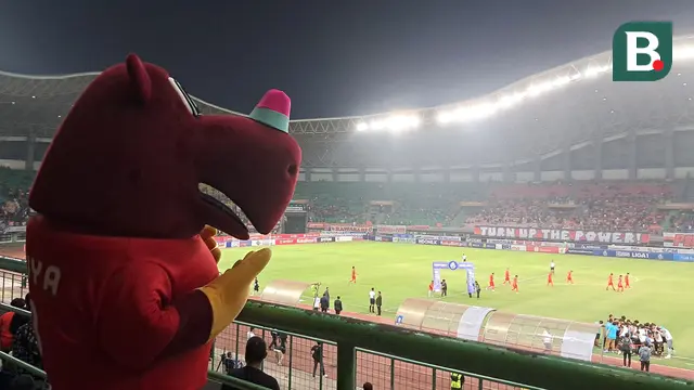 Foto: Aksi Maskot Piala Dunia U-17 2023, Bacuya saat Nonton Langsung Laga Persija Vs Barito Putera di Stadion Patriot Candrabhaga